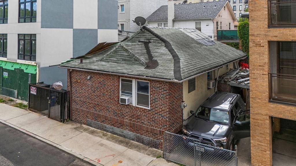 Brooklyn, NY 11235,32 Brighton 2nd PL