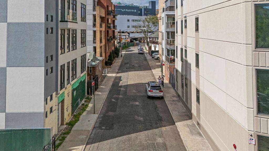 Brooklyn, NY 11235,32 Brighton 2nd PL