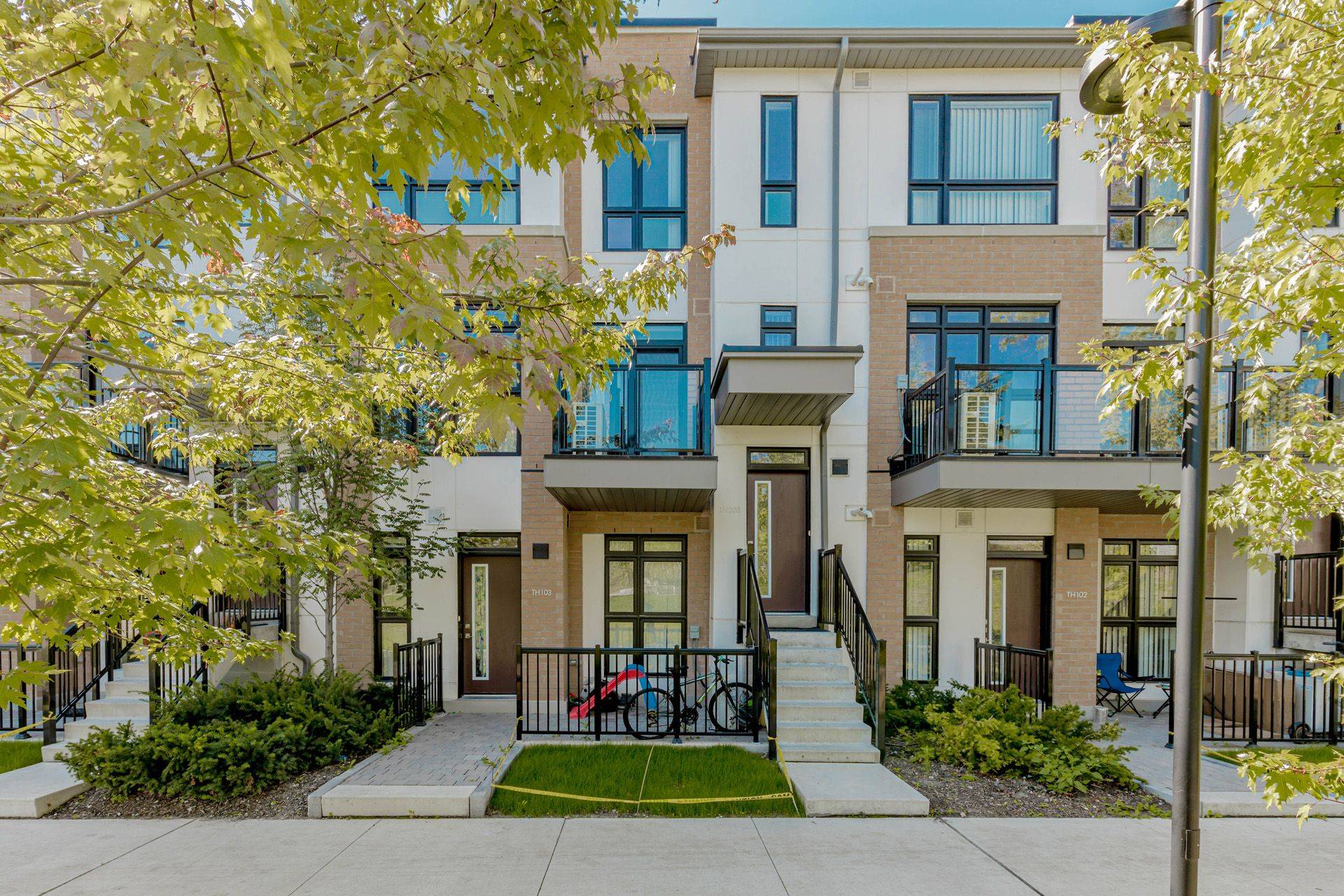 Toronto W04, ON M6M 0C1,90 Canon Jackson DR #203