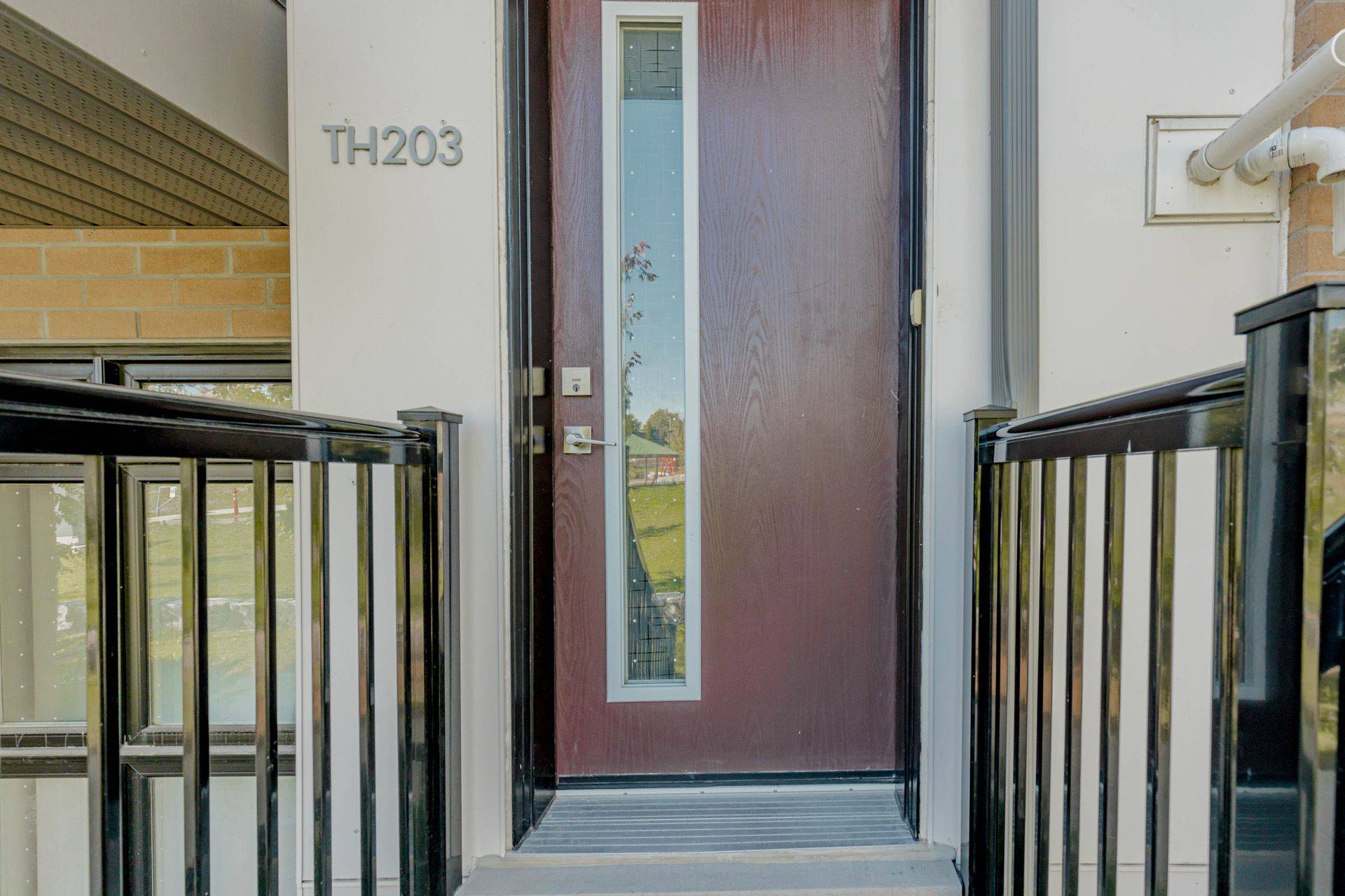 Toronto W04, ON M6M 0C1,90 Canon Jackson DR #203