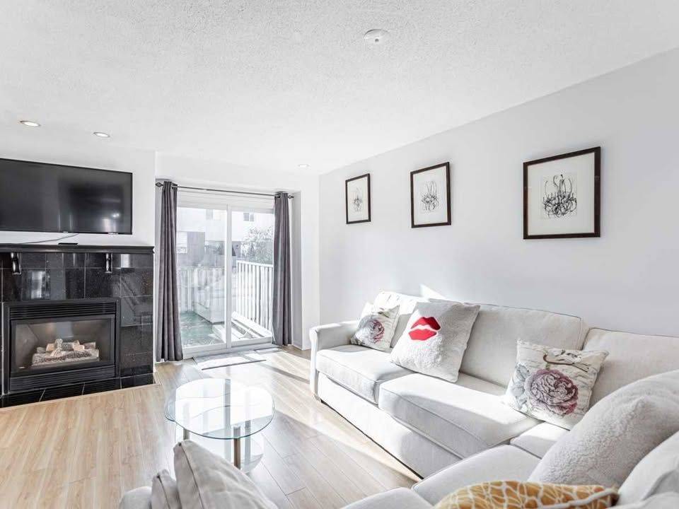 Whitby, ON L1R 2N9,41 Alexis WAY