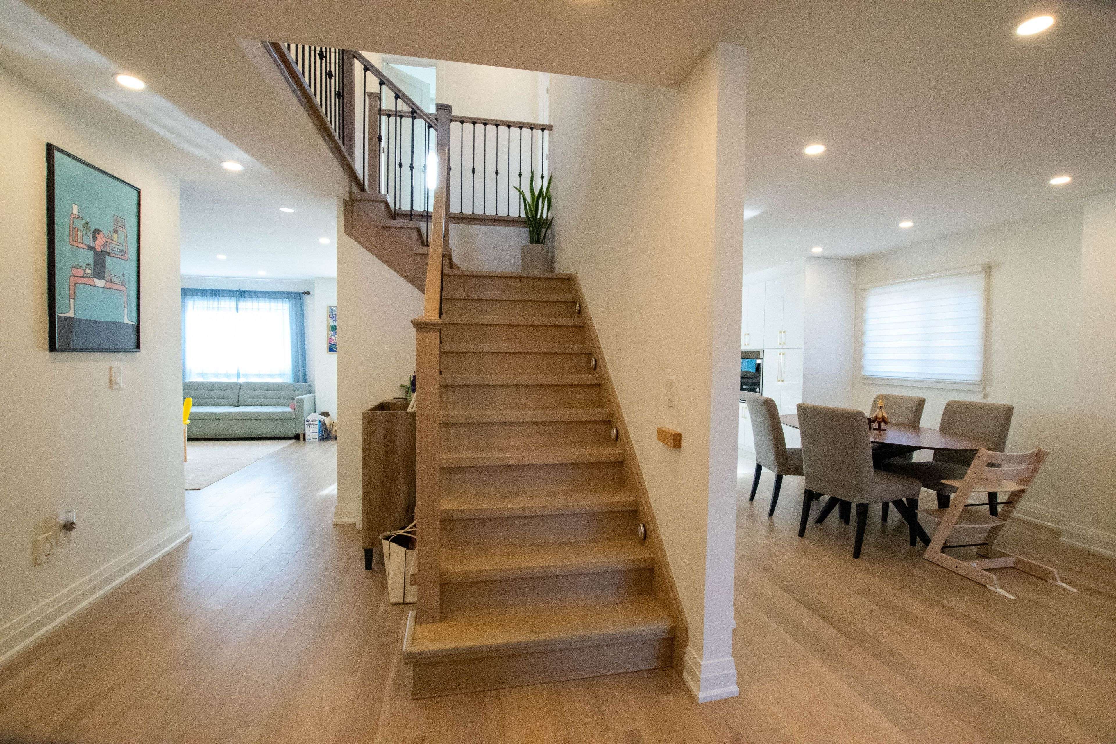 Newmarket, ON L3Y 7H3,832 Leslie Valley DR