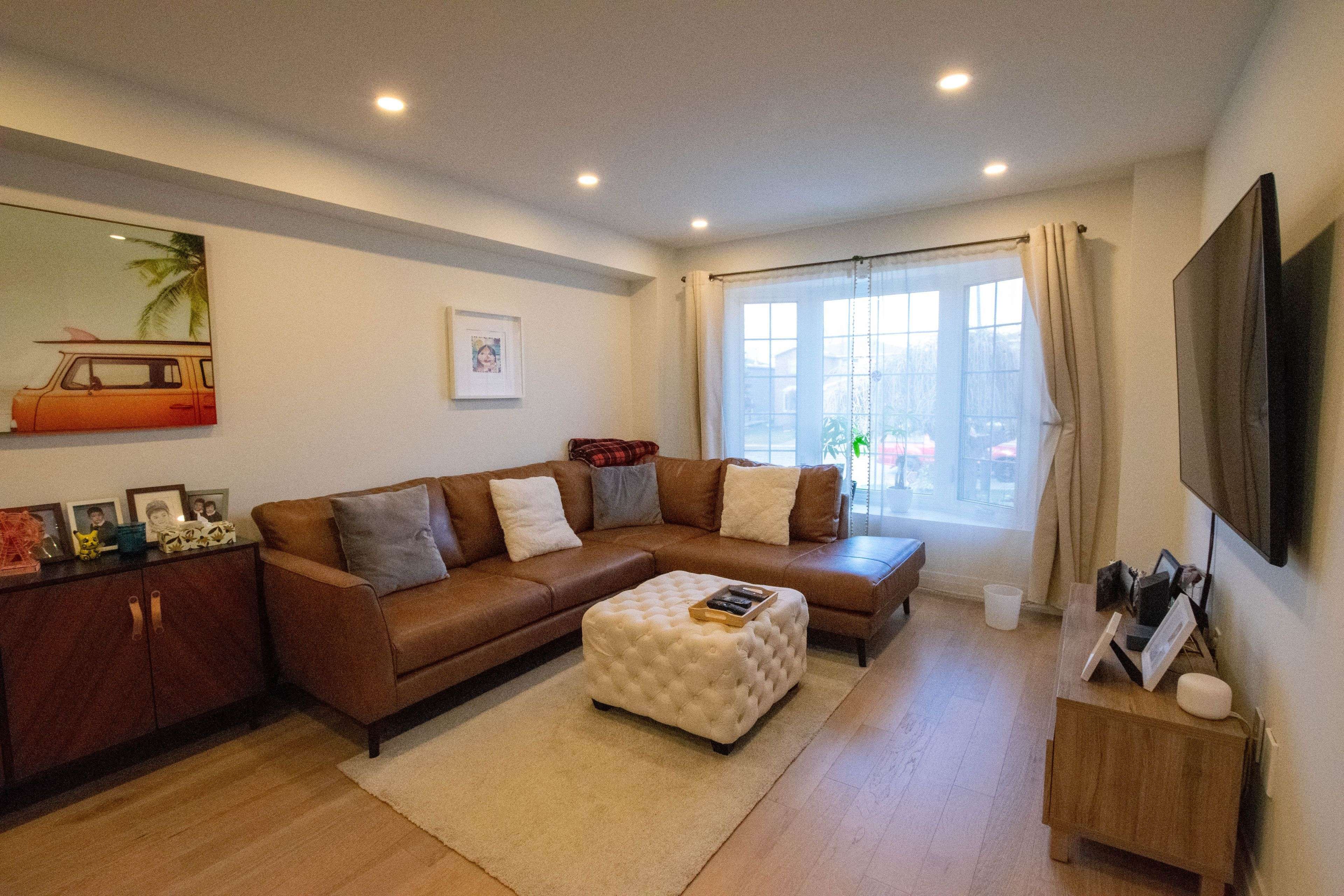 Newmarket, ON L3Y 7H3,832 Leslie Valley DR