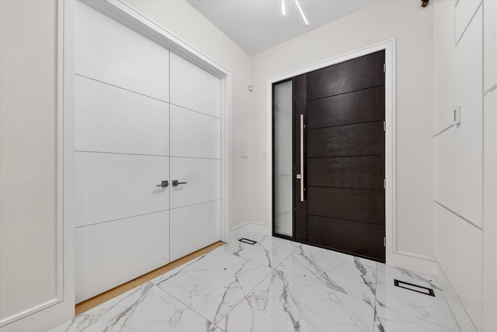 Toronto E10, ON M1C 1K9,6268 Kingston RD