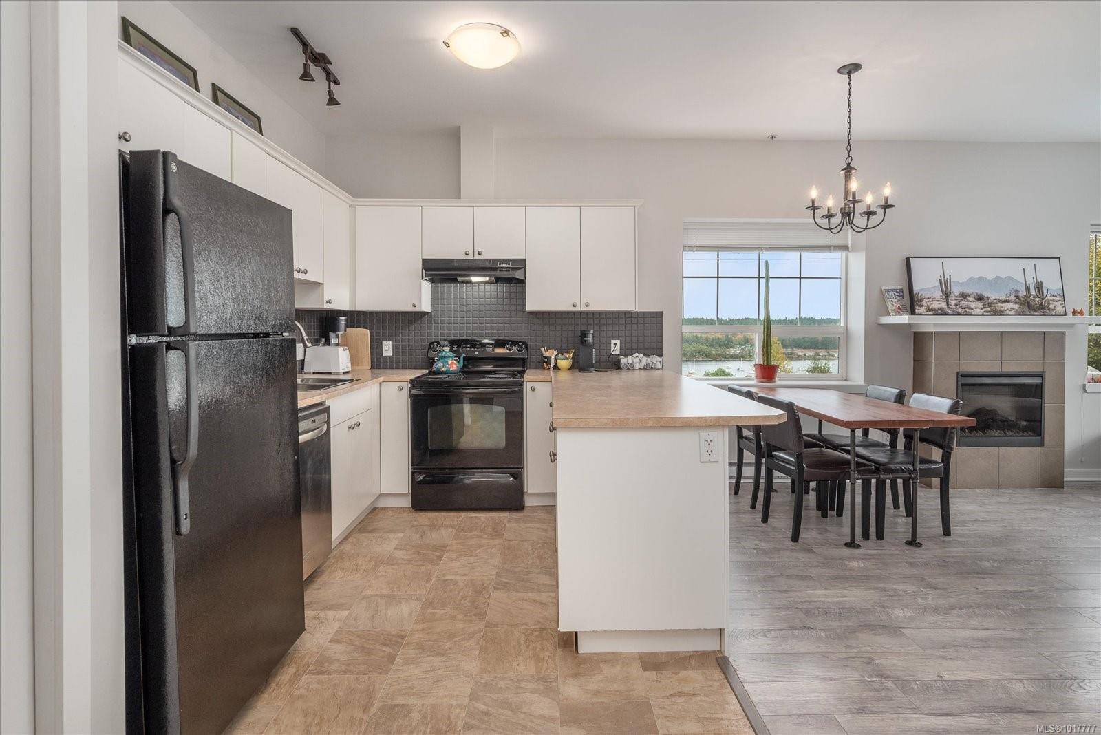 Ladysmith, BC V9G 1B4,16 High St #F