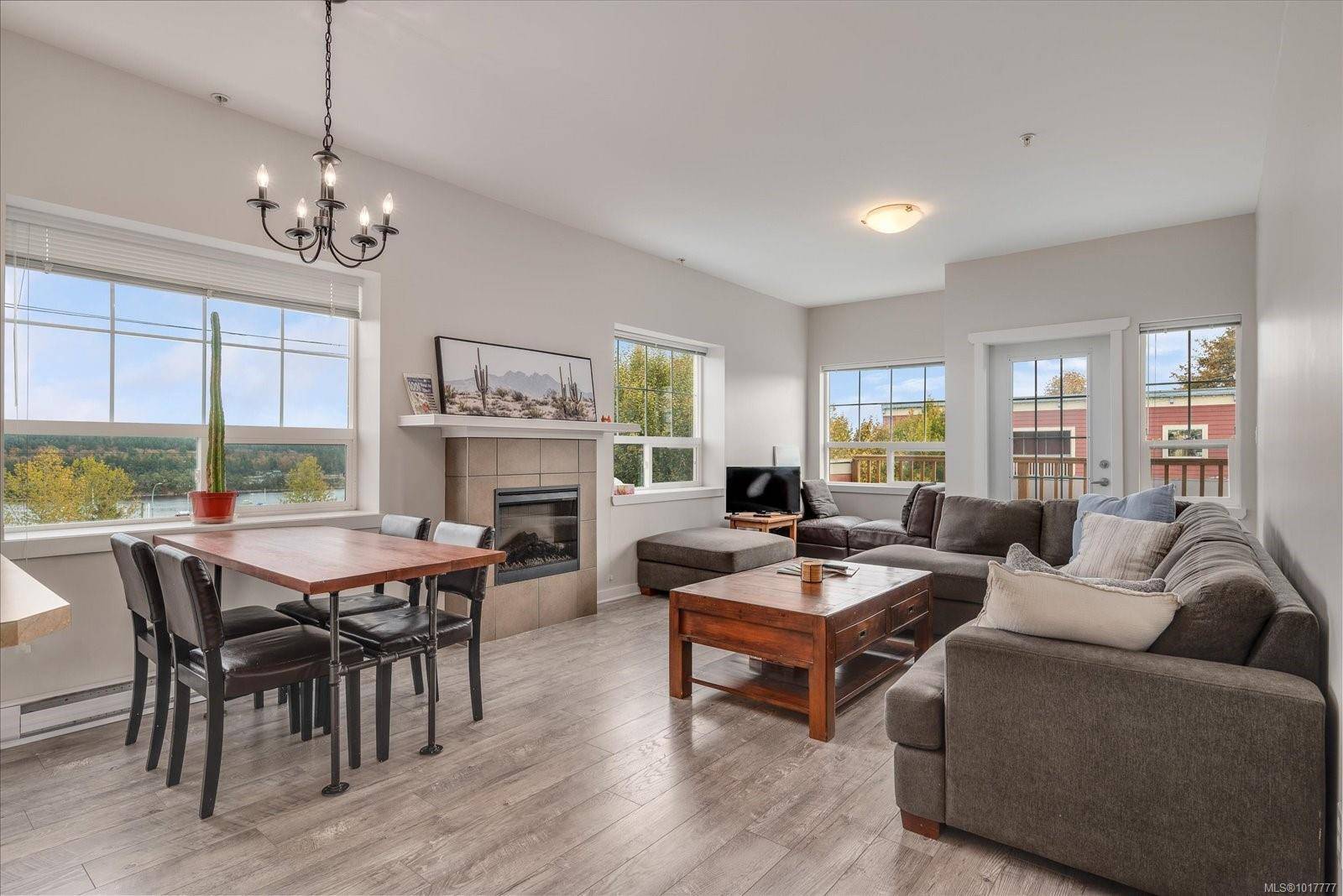 Ladysmith, BC V9G 1B4,16 High St #F