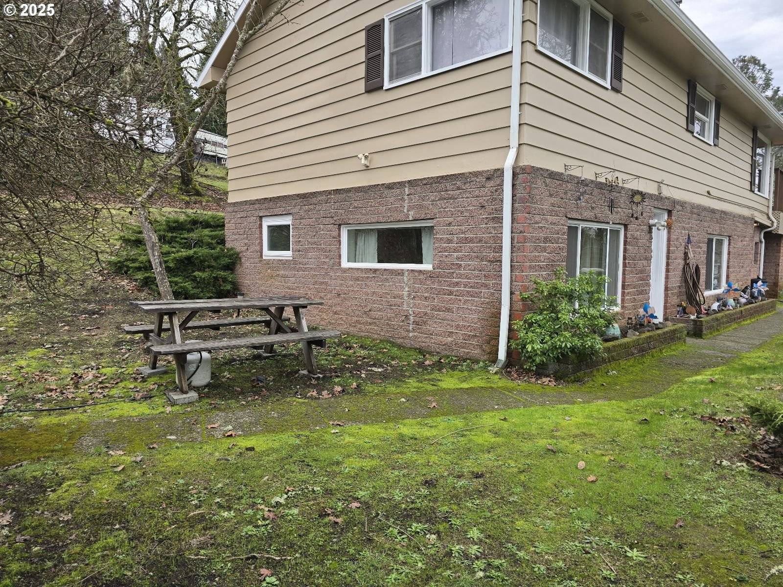 Roseburg, OR 97470,522 SE HILLSIDE DR