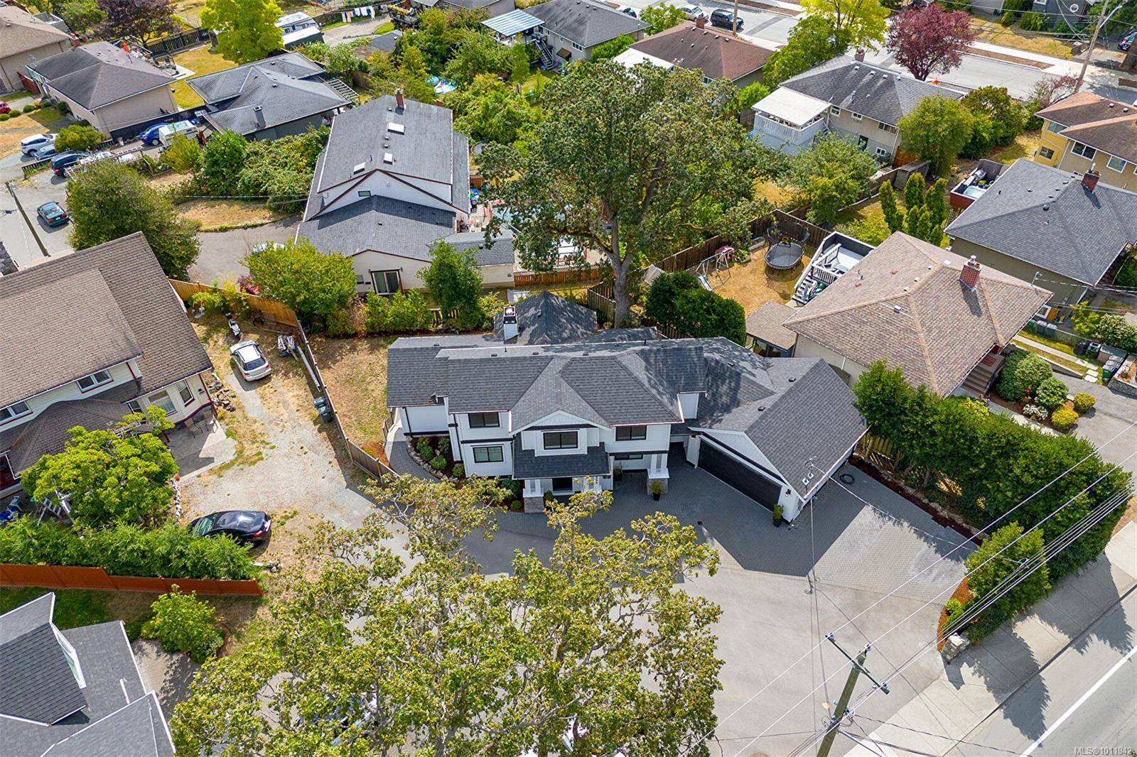 Saanich, BC V8P 3Z1,3595 Cedar Hill Rd