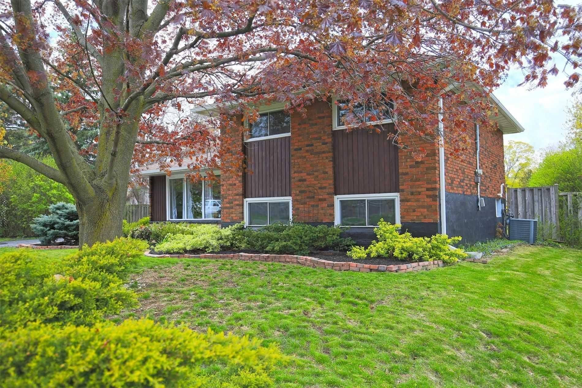 Grimsby, ON L3M 2N2,1 Bendamere DR