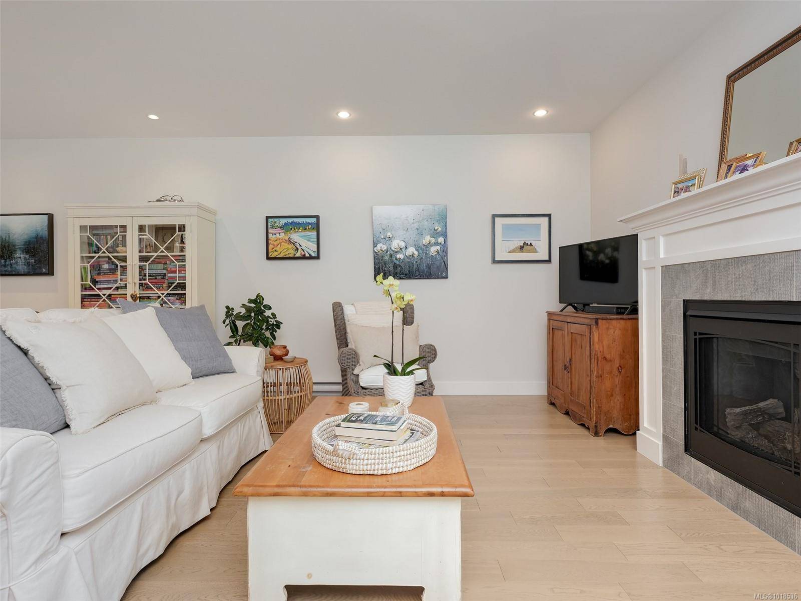 Victoria, BC V8V 2Z2,1016 Southgate St #1