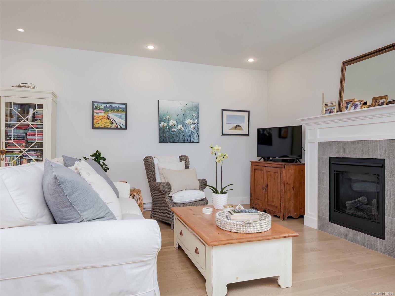 Victoria, BC V8V 2Z2,1016 Southgate St #1