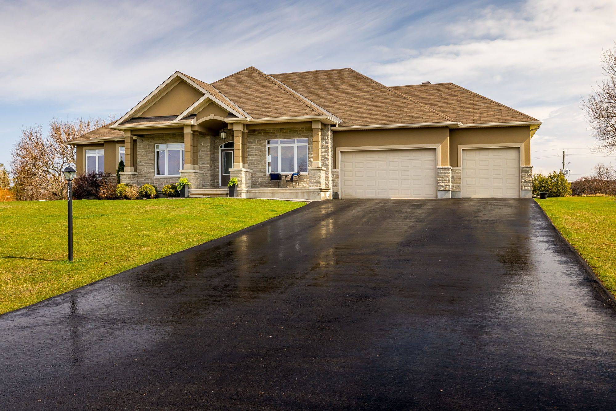 Carp - Huntley Ward, ON K0A 1L0,270 West Lake CIR