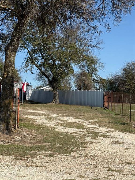 1056-1058 Ih 35 S, Abbott, TX 76621