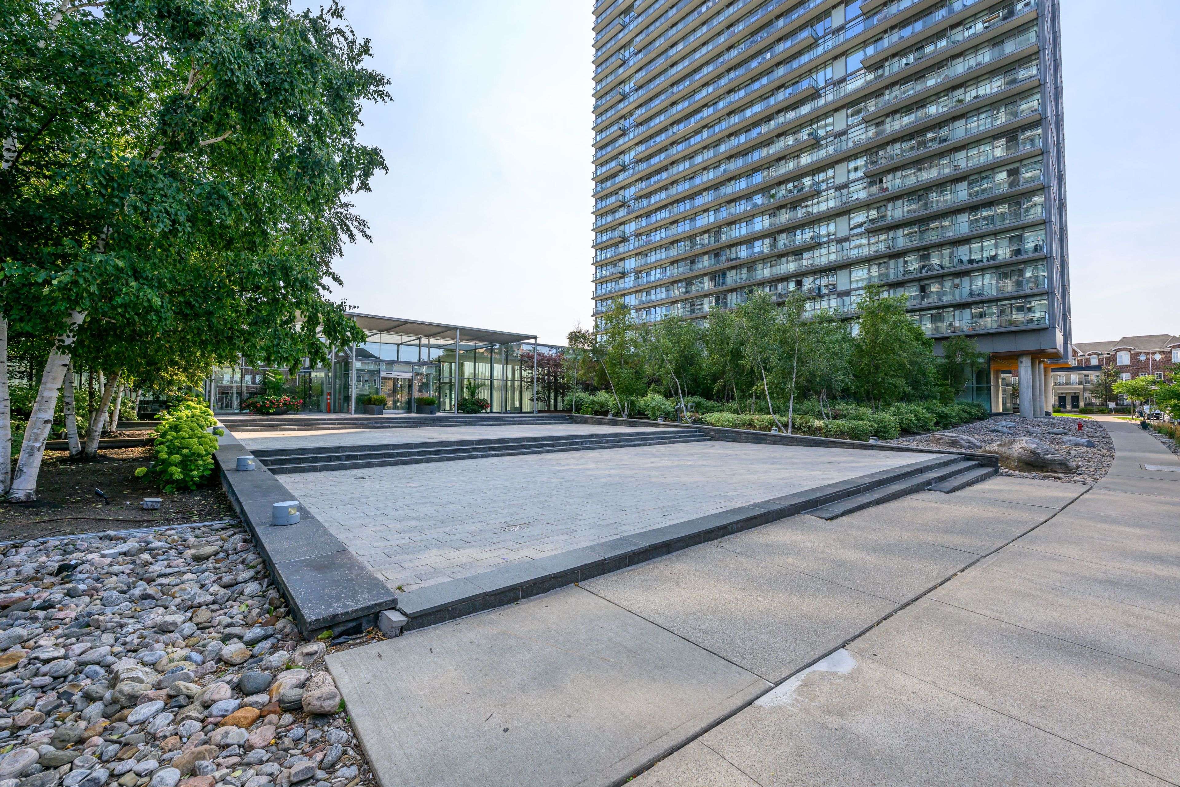 Toronto W01, ON M6S 5B5,105 The Queensway AVE #3509