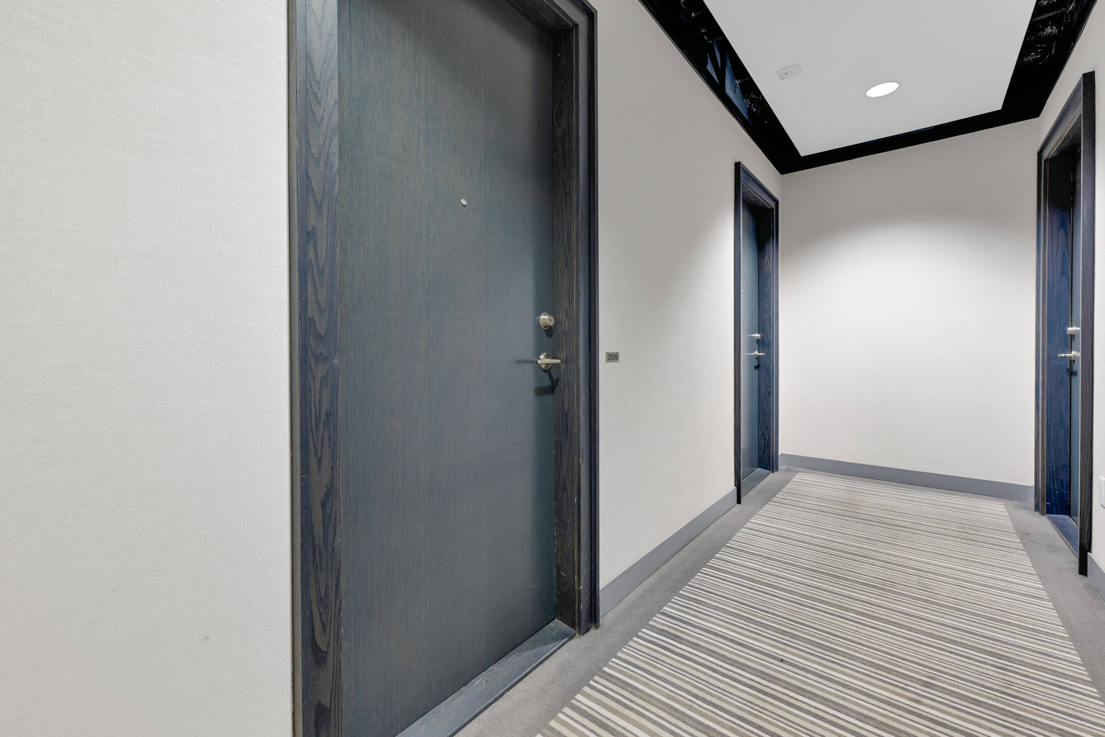 Toronto W01, ON M6S 5B5,105 The Queensway AVE #3509