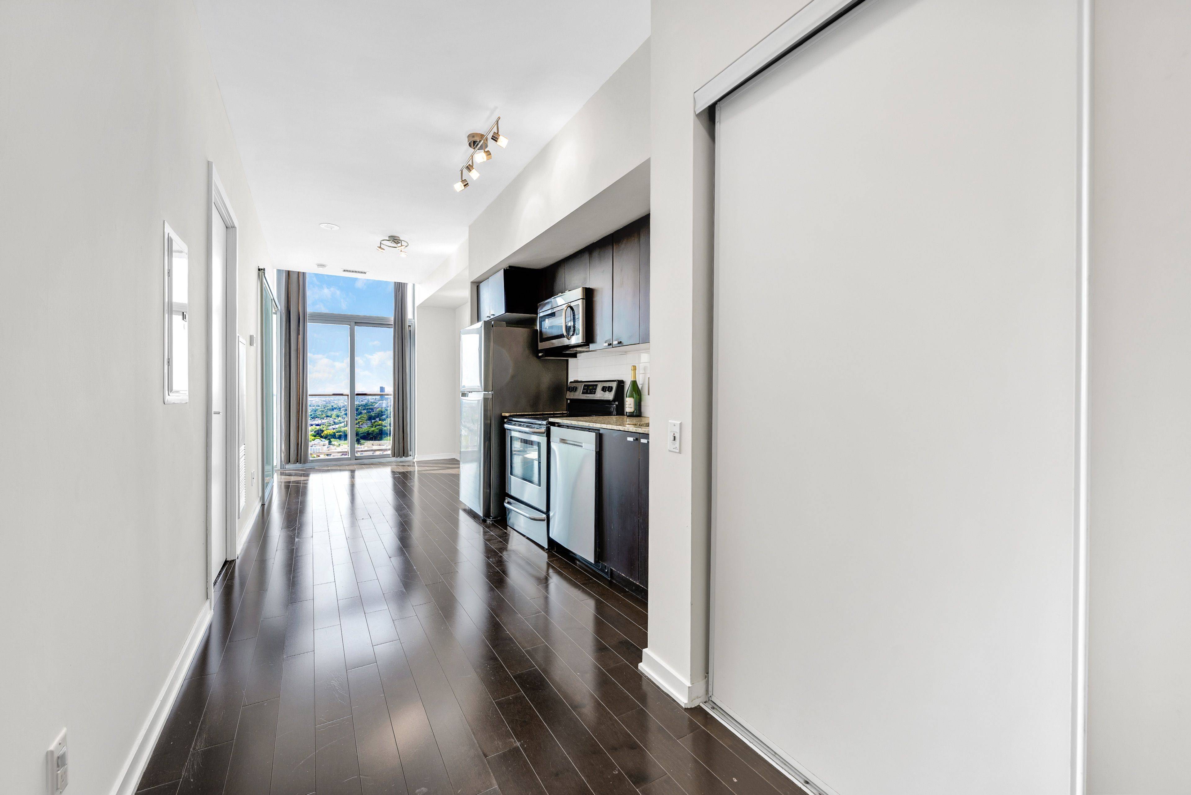 Toronto W01, ON M6S 5B5,105 The Queensway AVE #3509