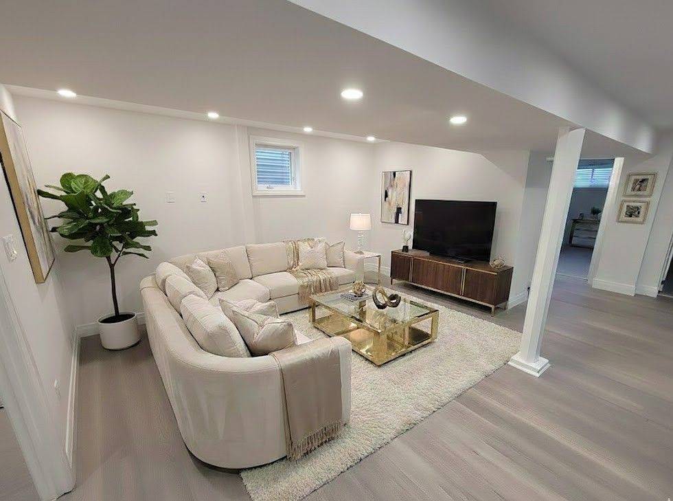 Richmond Hill, ON L4C 1R4,347 Boisdale AVE