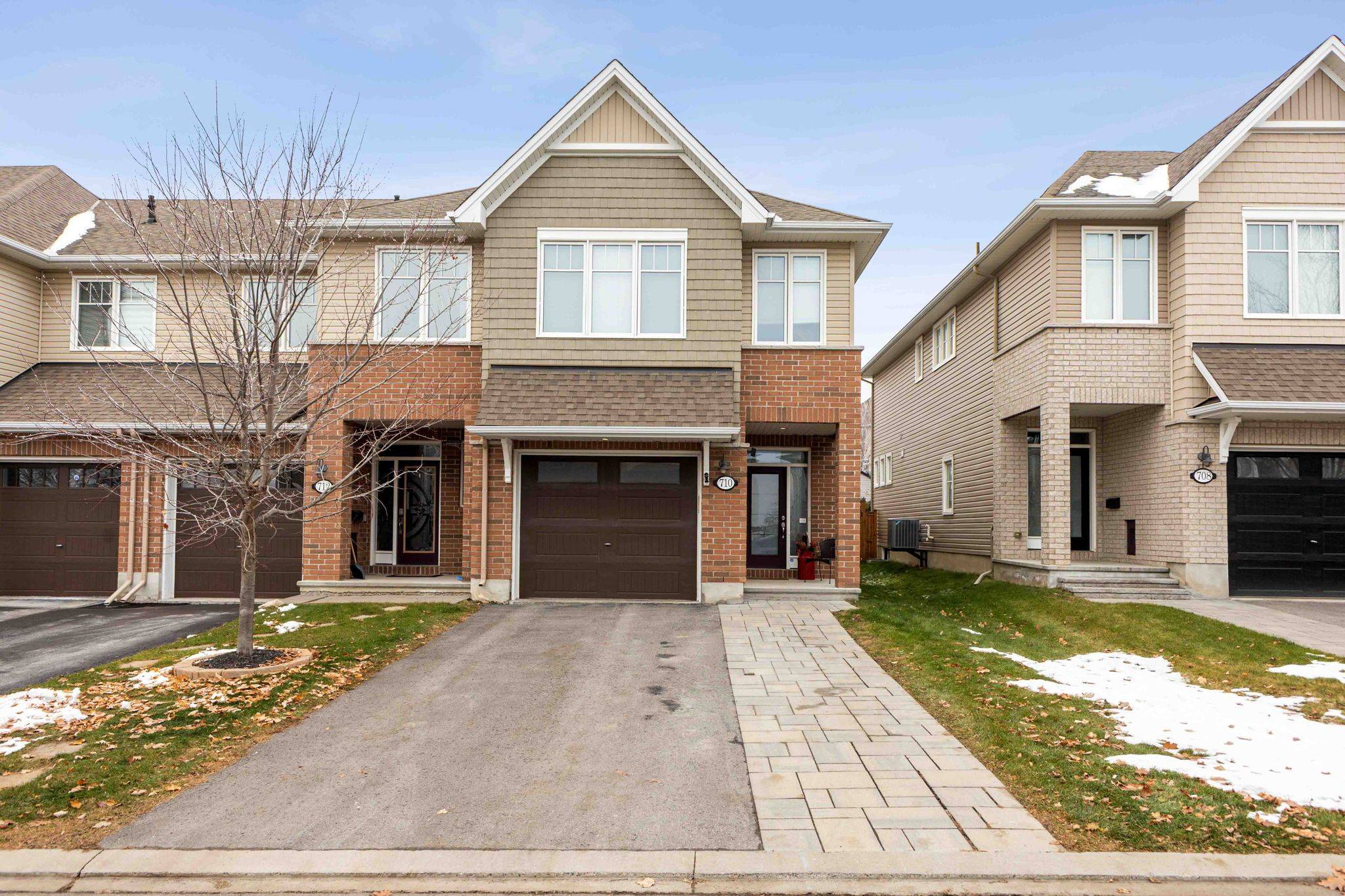 Orleans - Cumberland And Area, ON K4A 0Y8,710 Rue Du Cartographe ST