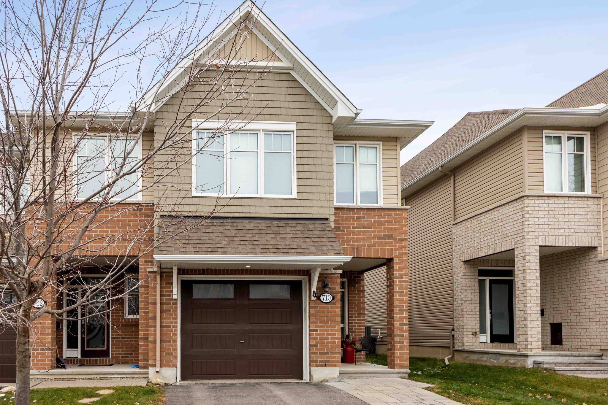 Orleans - Cumberland And Area, ON K4A 0Y8,710 Rue Du Cartographe ST