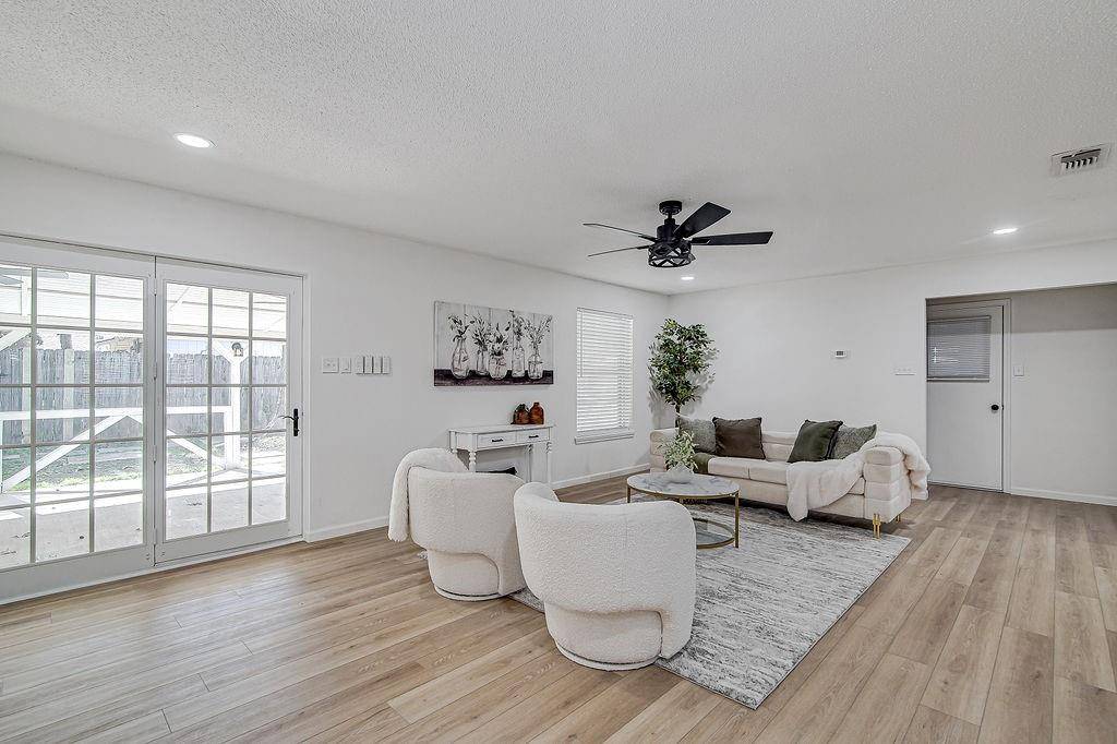 Burleson, TX 76028,341 Dian Street