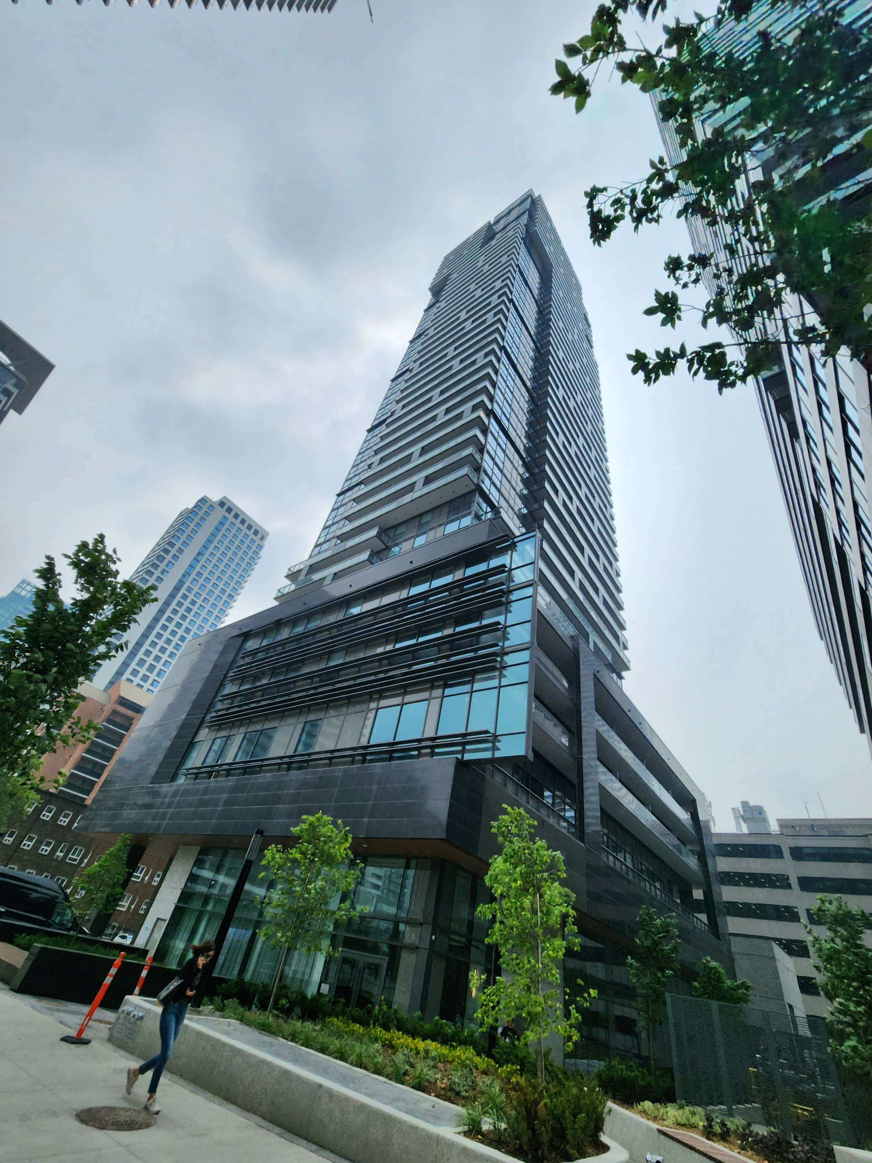 Toronto C10, ON M4P 0G1,39 Roehampton AVE #808