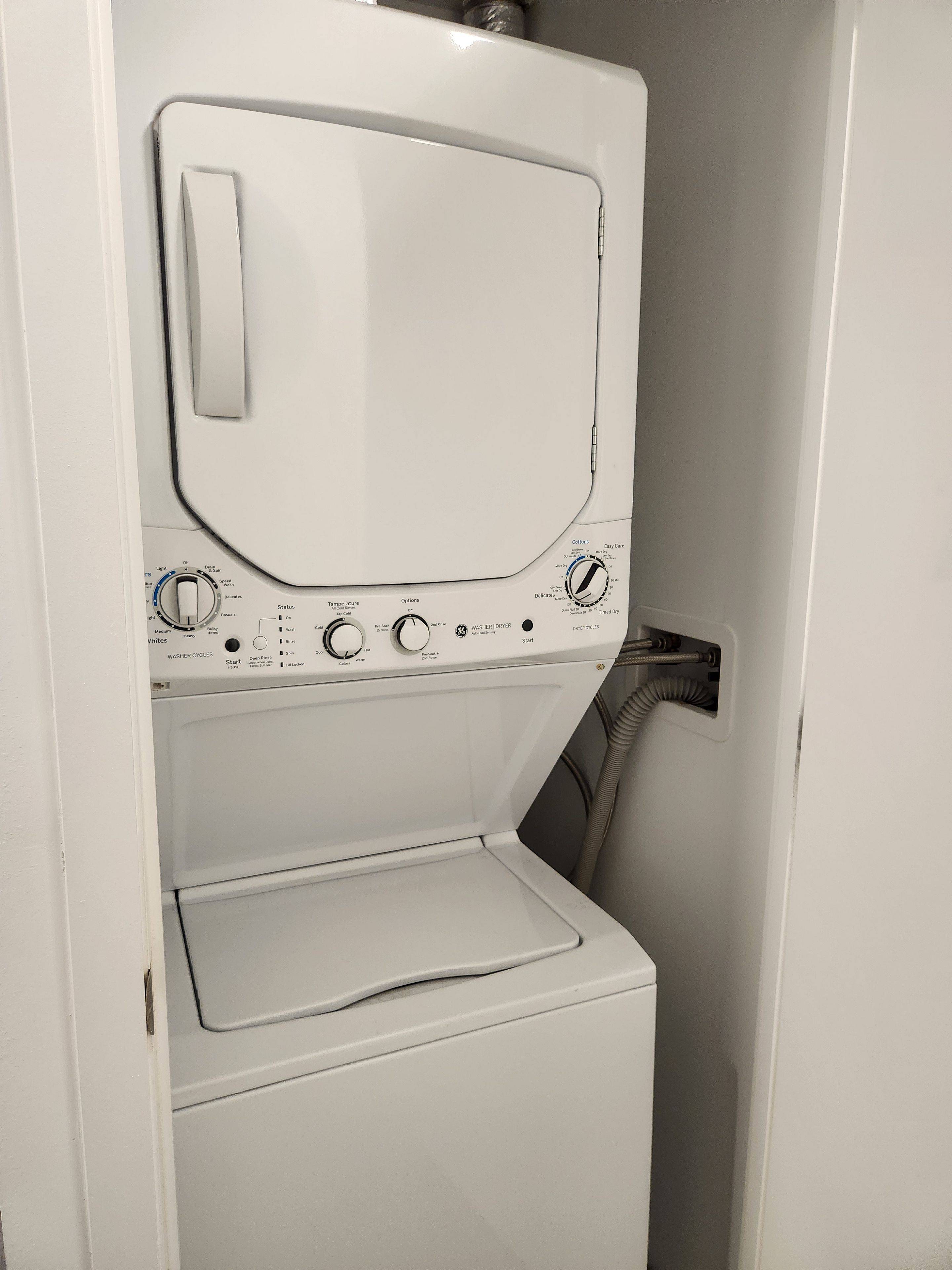 Toronto C10, ON M4P 0G1,39 Roehampton AVE #808