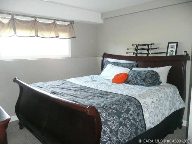 Ponoka, AB T4J 0B2,6207 59 ST