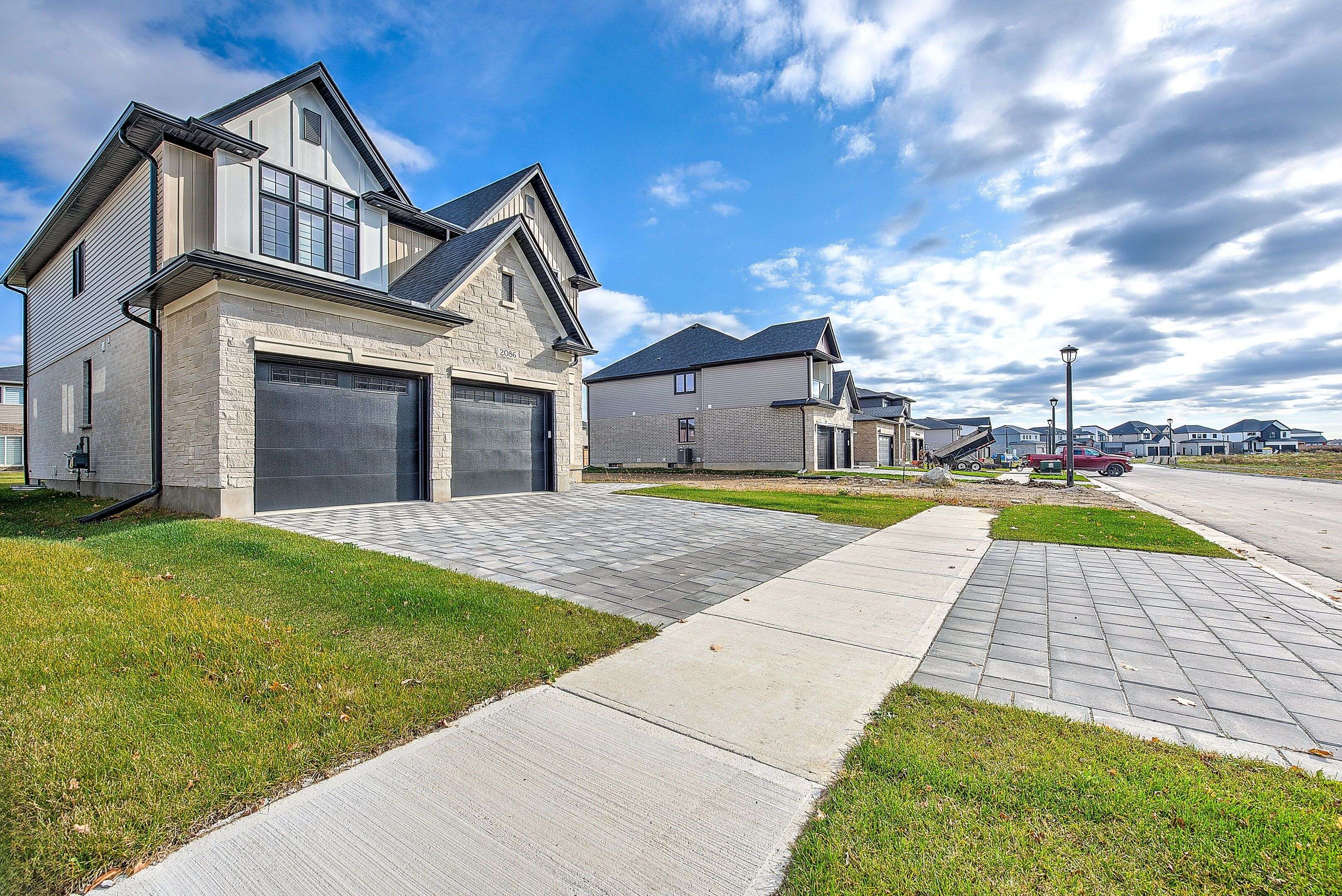 London North, ON N6G 3W3,2086 Saddlerock AVE