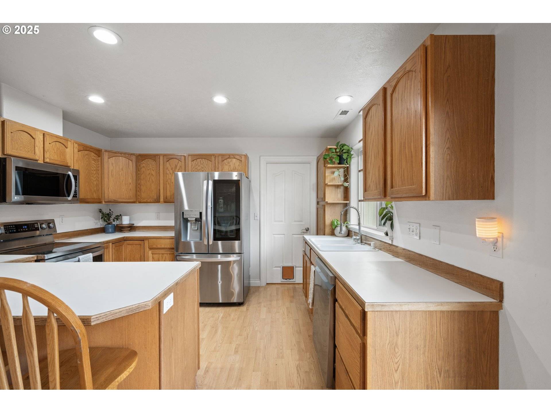 Eugene, OR 97402,3785 DOVE LN