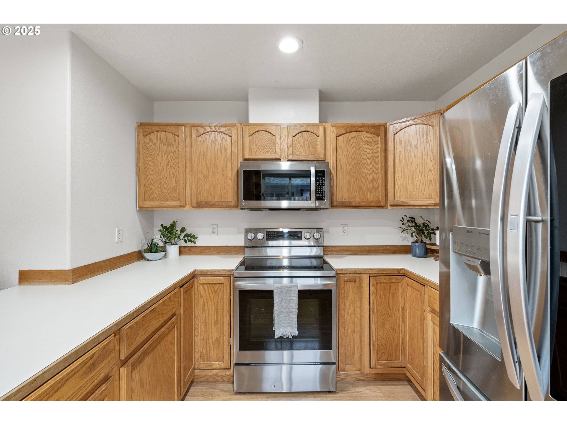 Eugene, OR 97402,3785 DOVE LN