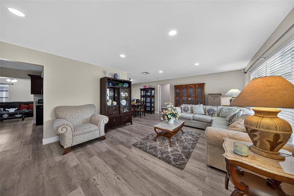 Tamarac, FL 33319,5013 NW 51st St