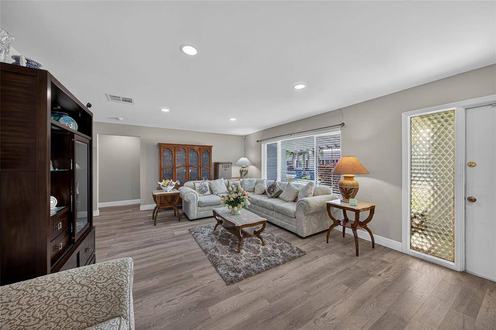 Tamarac, FL 33319,5013 NW 51st St