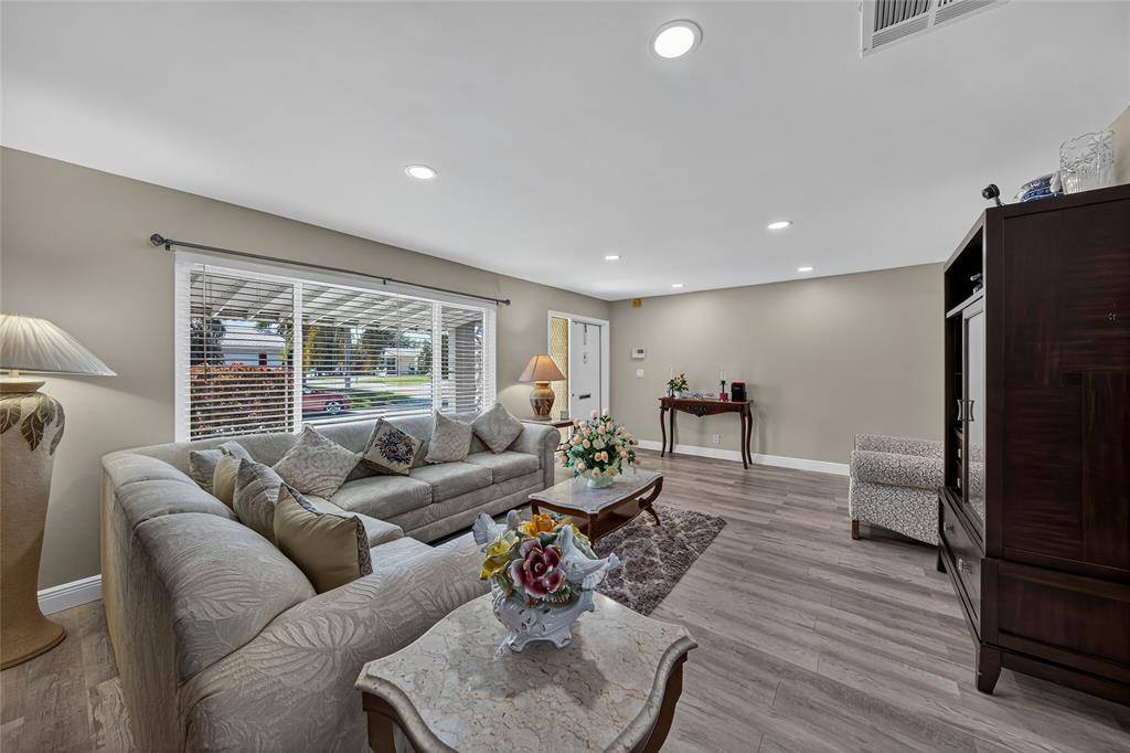 Tamarac, FL 33319,5013 NW 51st St