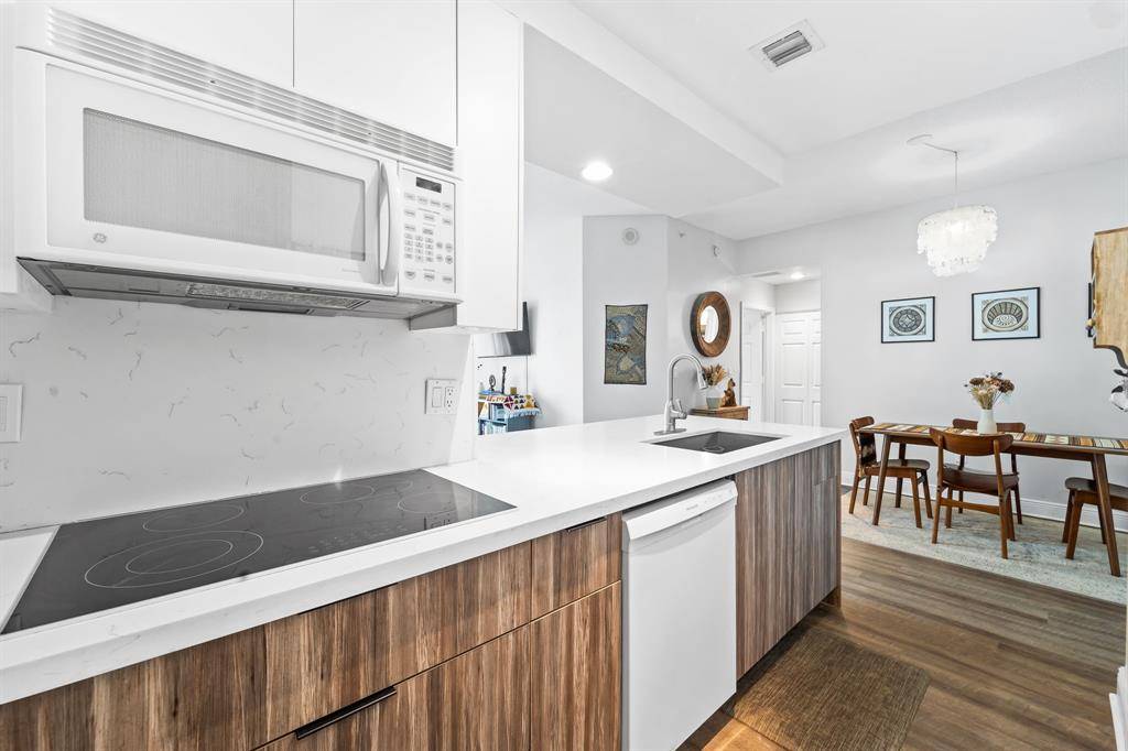 Miami, FL 33132,275 NE 18 ST #202