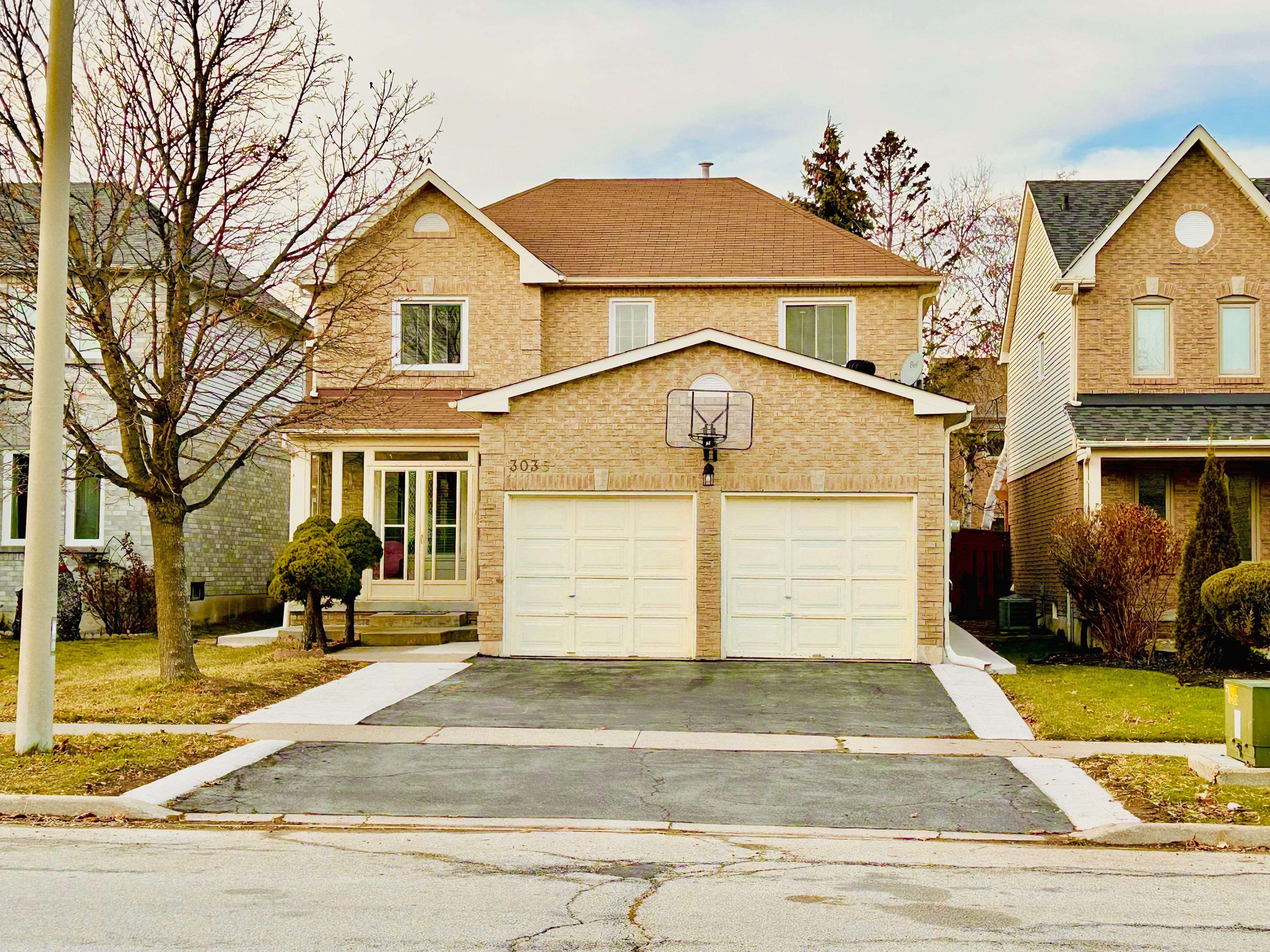 Mississauga, ON L5N 6M8,3035 Dalehurst DR #Upper