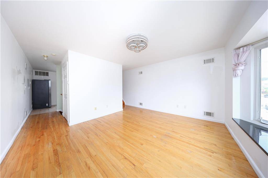 Staten  Island, NY 10306,139 Kiswick ST