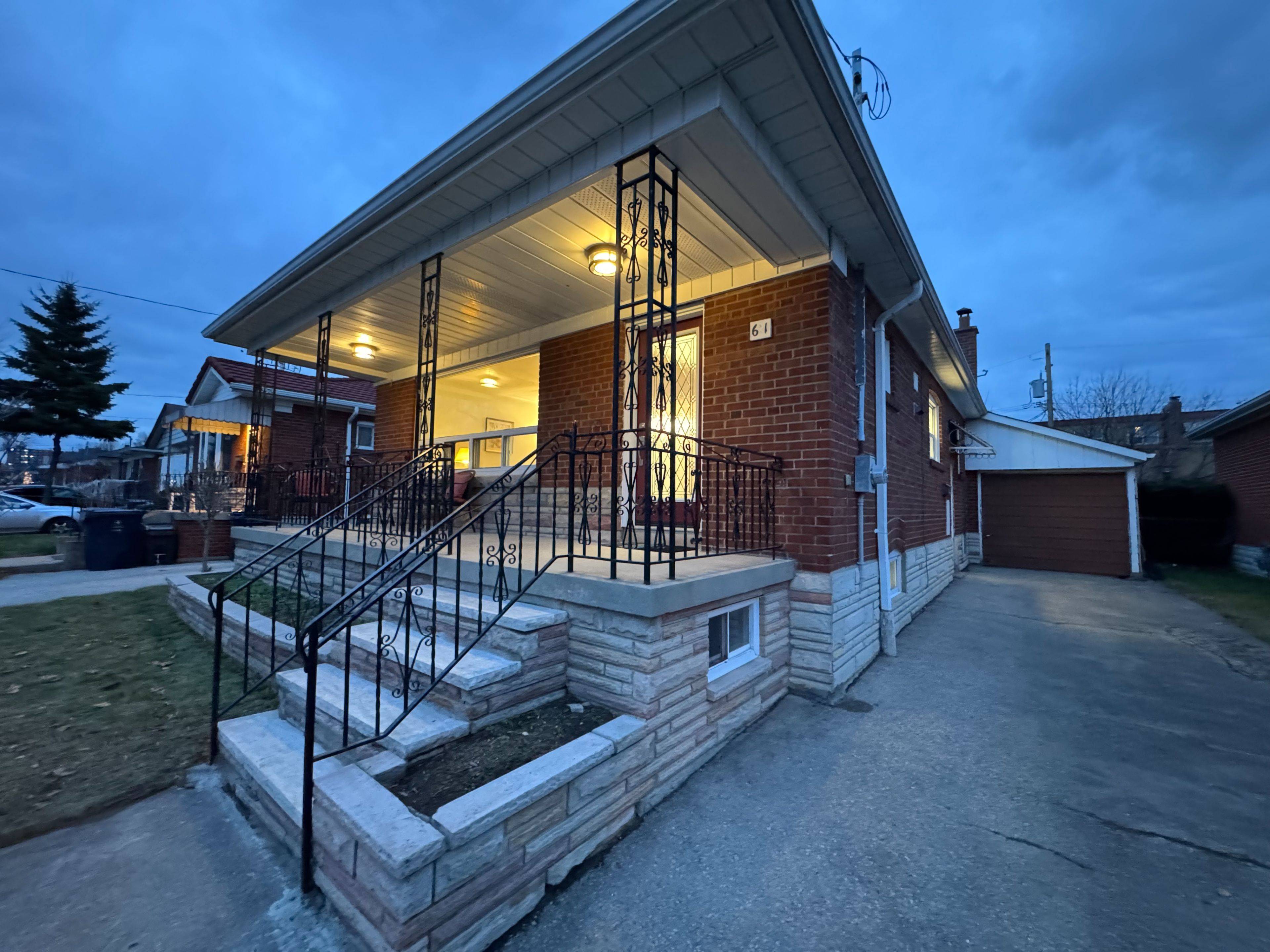 Toronto E04, ON M1P 2A2,61 Gilroy DR