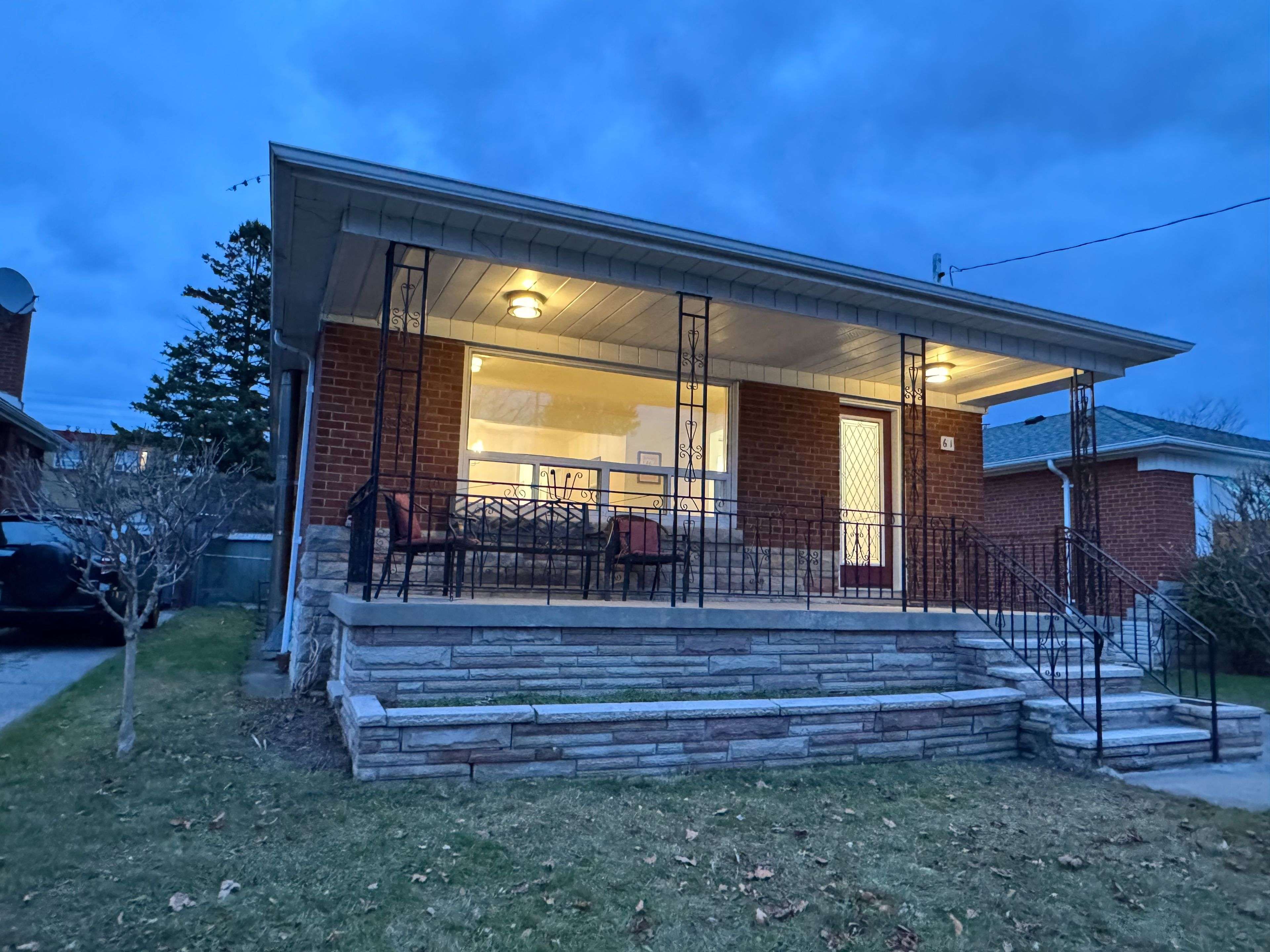 Toronto E04, ON M1P 2A2,61 Gilroy DR