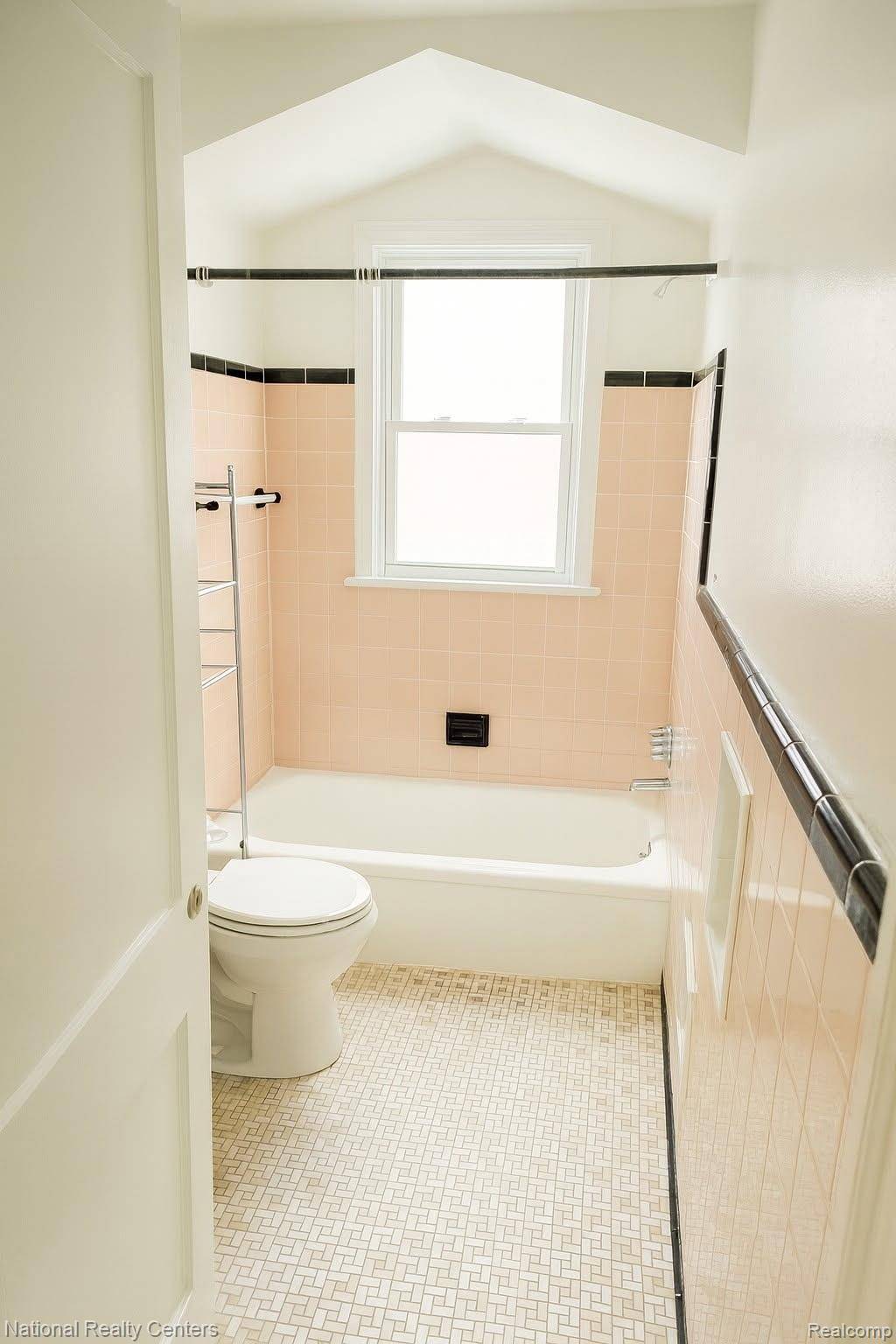 Detroit, MI 48234,19640 Charest ST