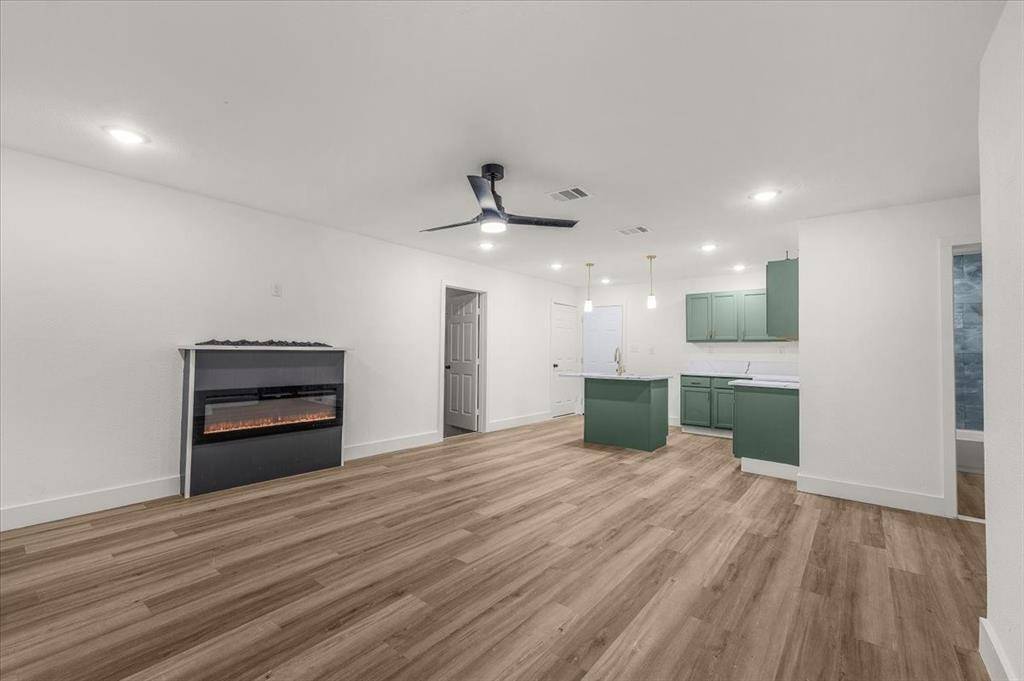 Fort Worth, TX 76104,929 Glen Garden Drive