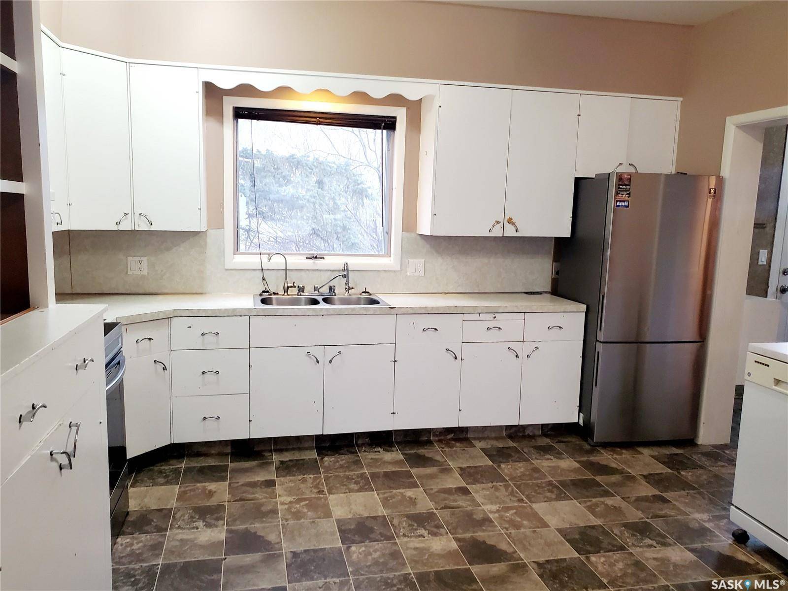 Ponteix, SK S0N 1Z0,228 4th STREET E