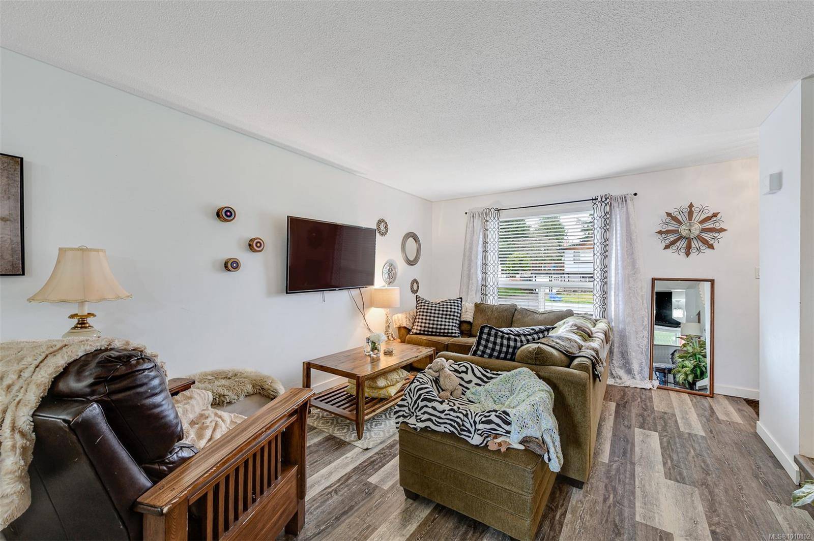 Sidney, BC V8L 2N2,2031/2033 Melville Dr