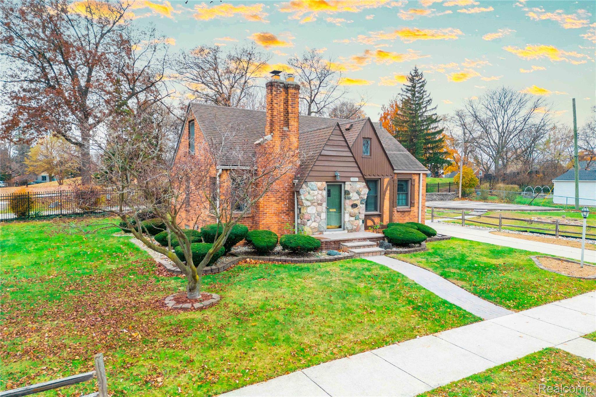 Dearborn, MI 48128,23211 Myrtle ST