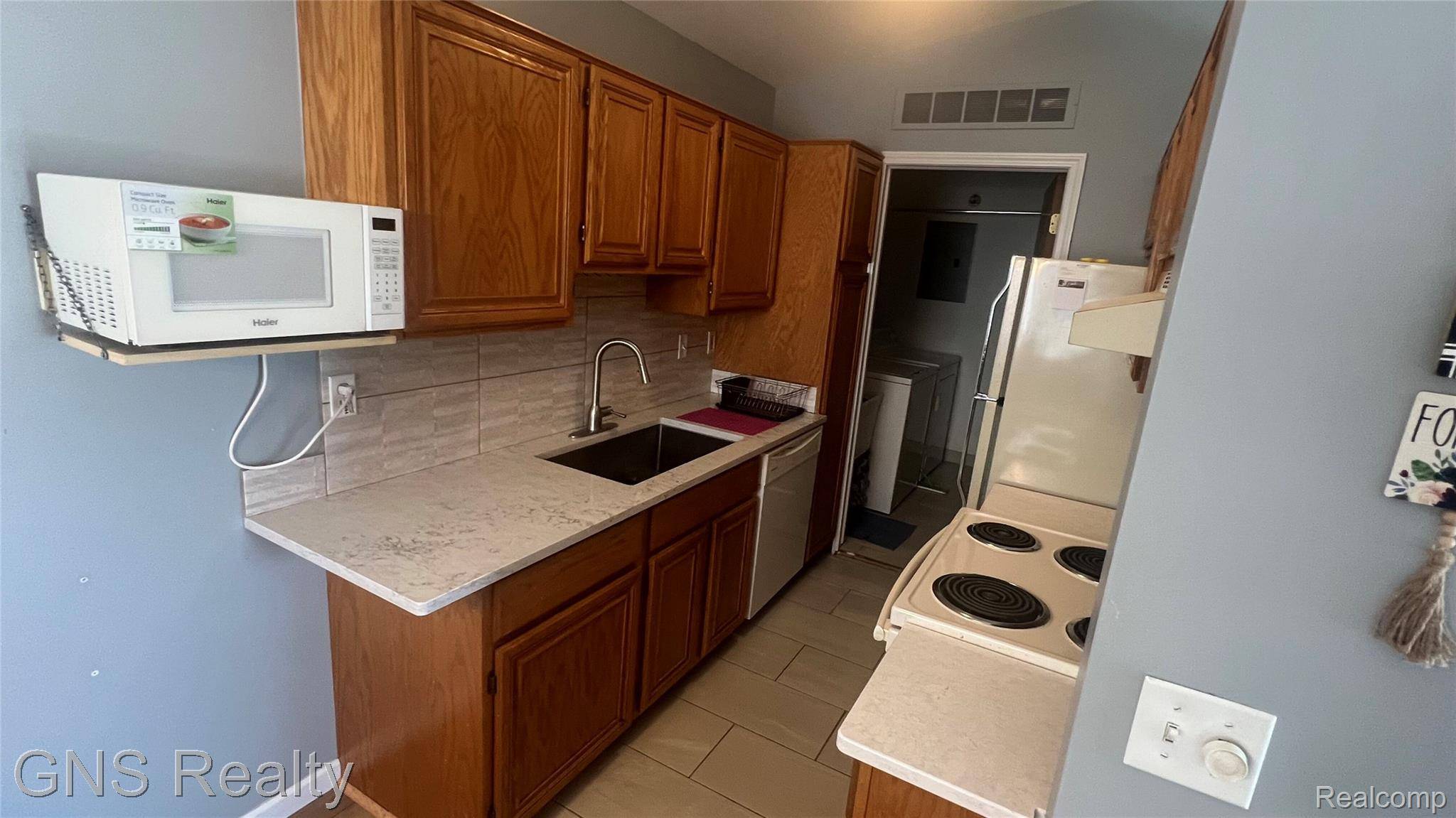 Clinton Township, MI 48038,44594 Connecticut CT