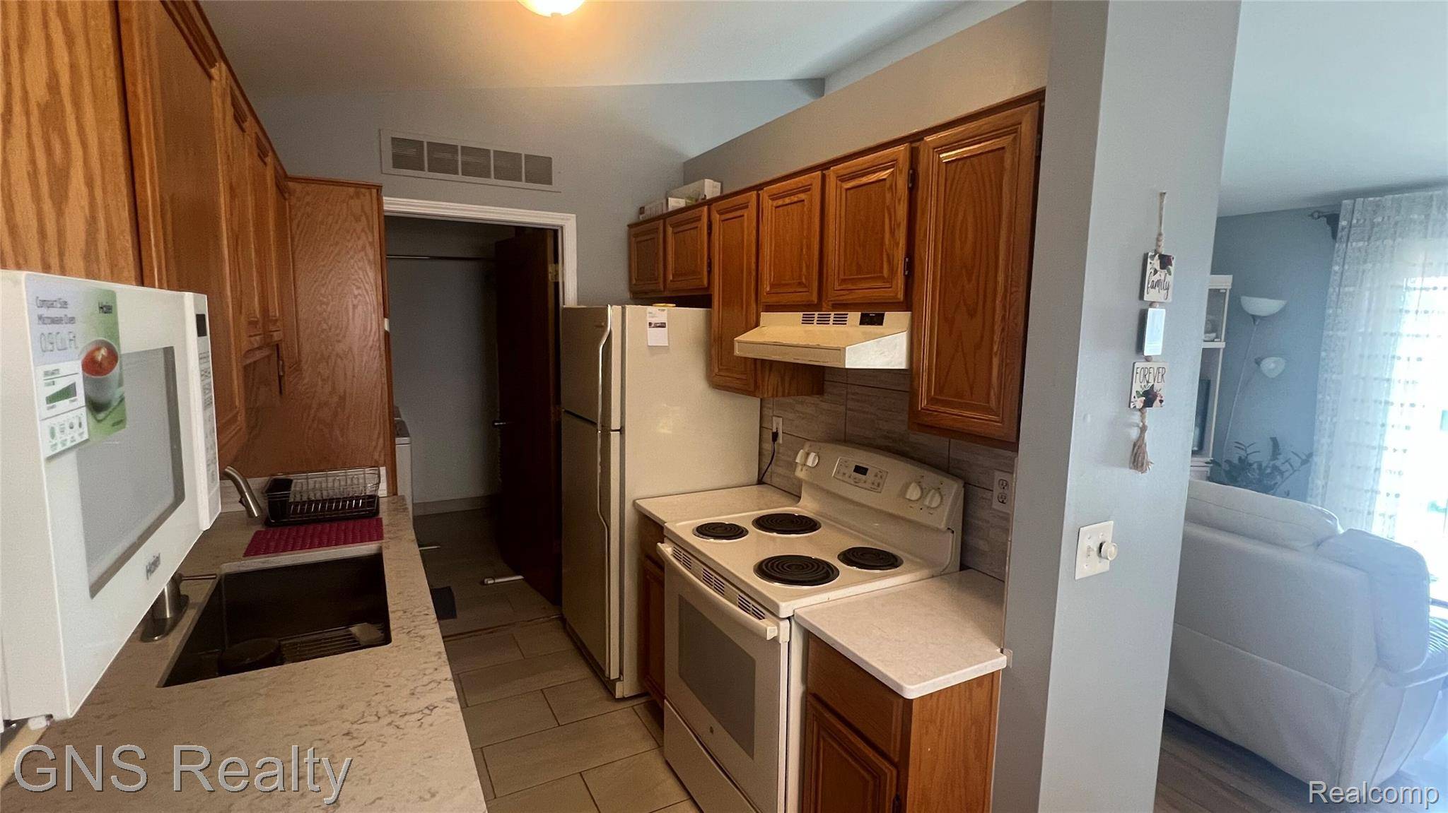 Clinton Township, MI 48038,44594 Connecticut CT