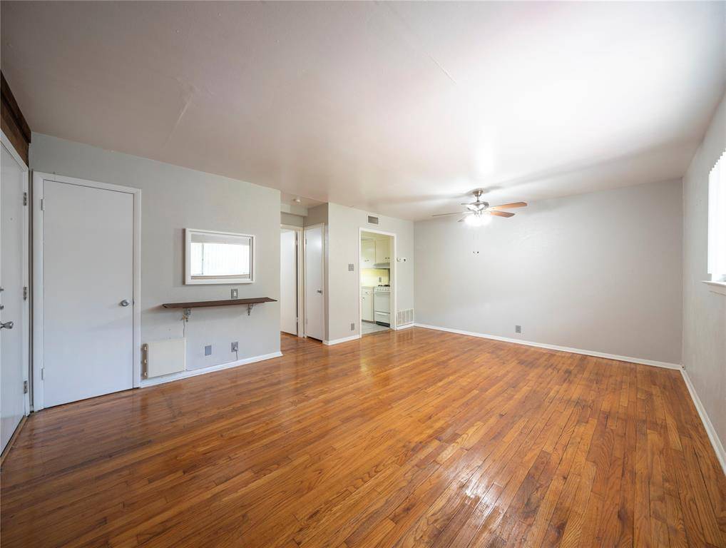 Denton, TX 76201,804 N Locust Street #B3