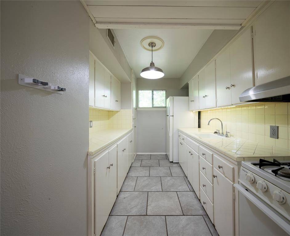 Denton, TX 76201,804 N Locust Street #B3