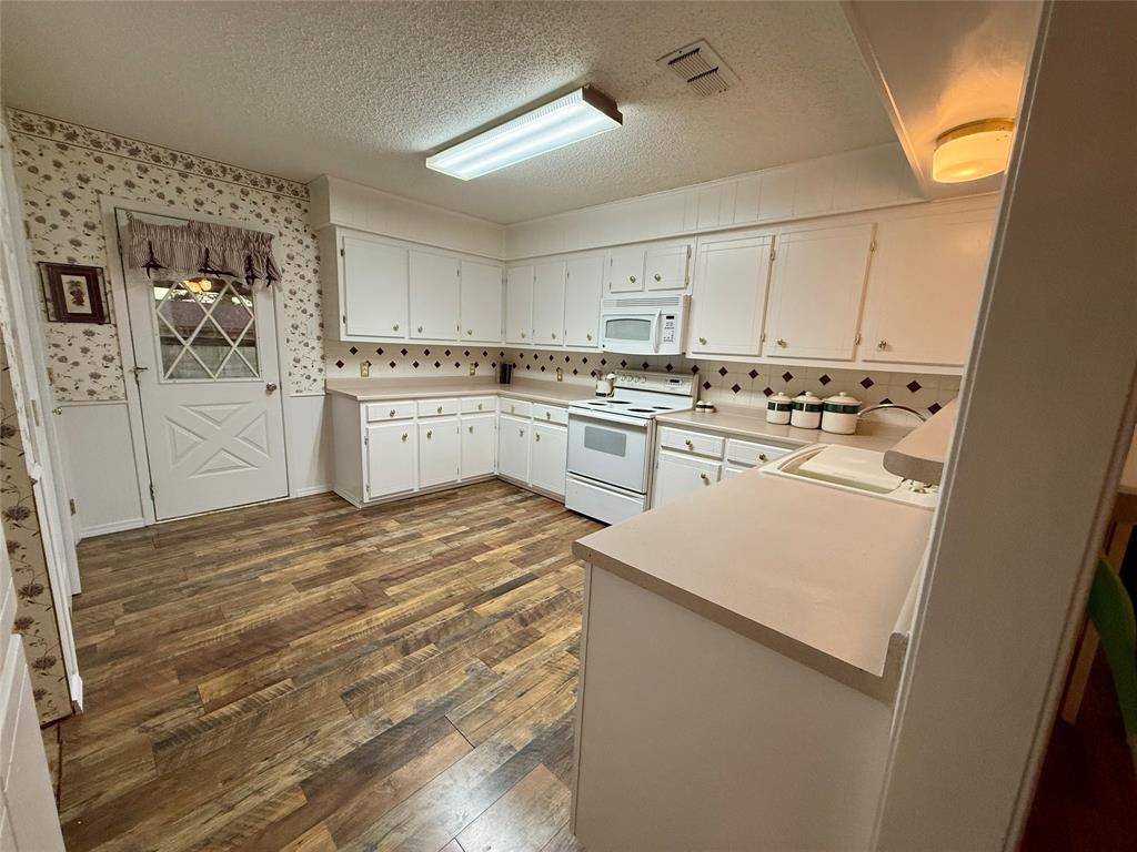 Collinsville, TX 76233,300 Denton Court