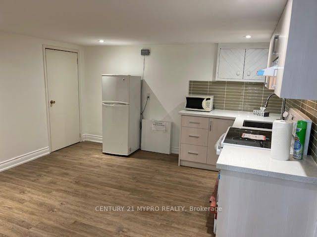 Toronto E07, ON M1V 2W1,24 Captain Hall CT