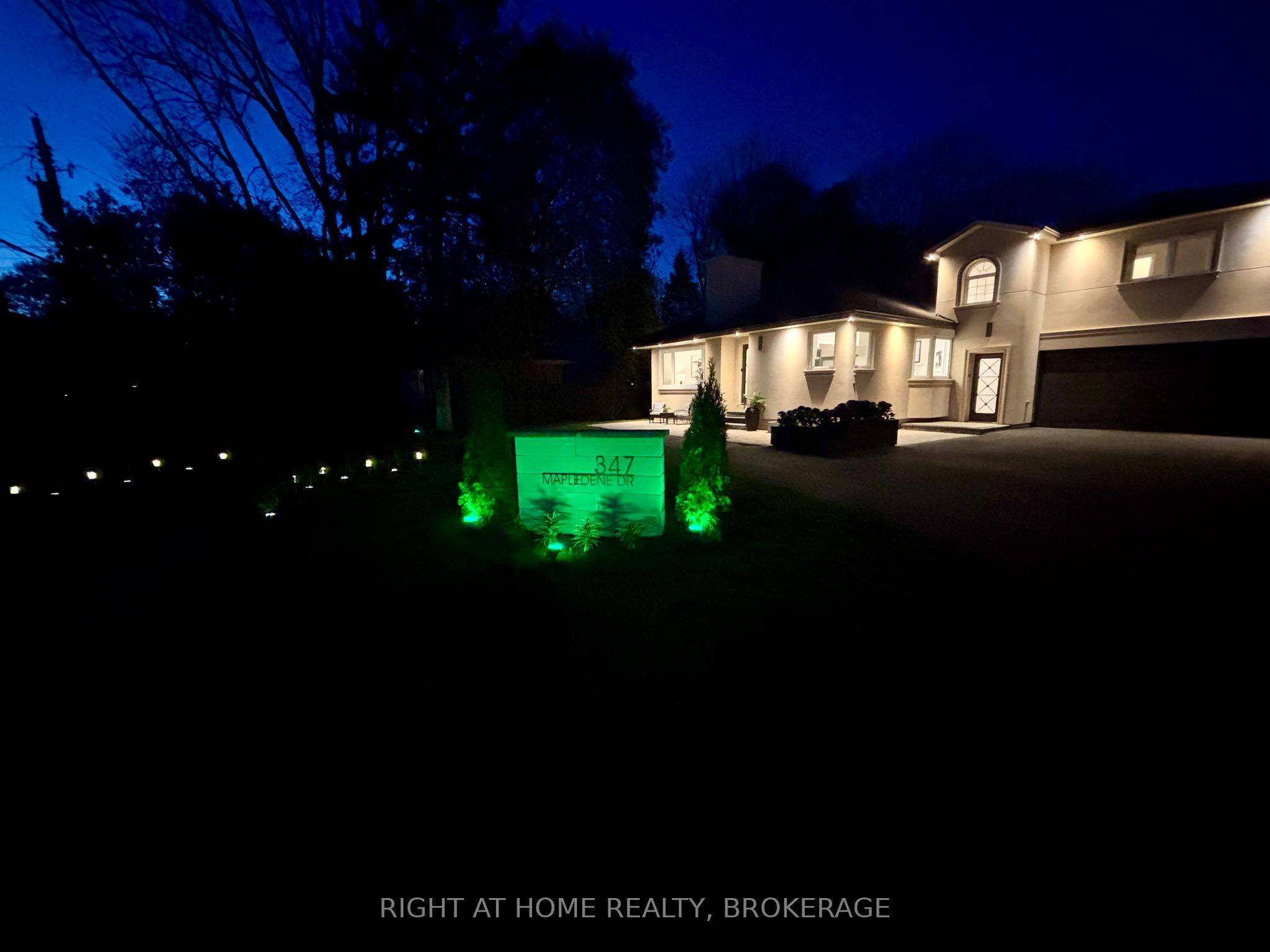 Hamilton, ON L9G 2K3,347 Mapledene DR